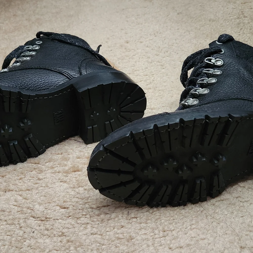 NWT Frye Women's Black Leather Hiker Boots - Samantha Boot Size 5.5 Medium Width - Picture 4 of 6